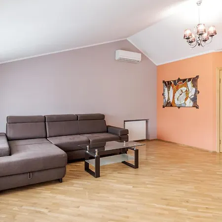 Grand On Rynok Square Apartment *