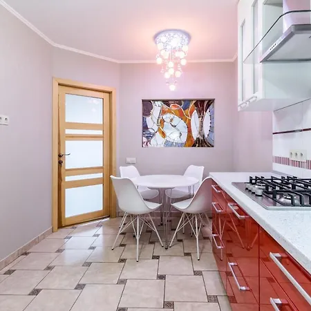 Grand On Rynok Square Apartment *