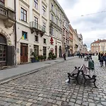 Grand On Rynok Square Apartment