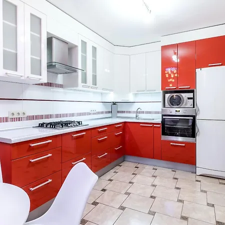 Grand On Rynok Square شقة