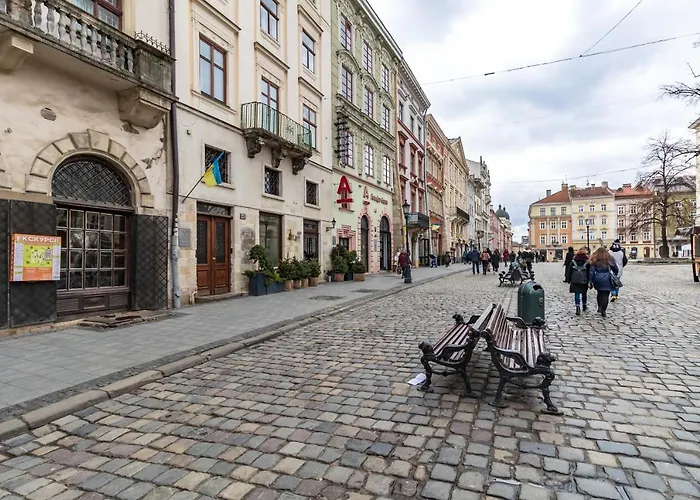 Grand On Rynok Square Apartment