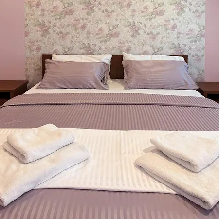 Grand On Rynok Square شقة إلفيف