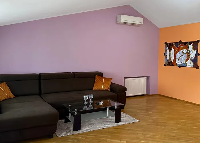 Grand On Rynok Square إلفيف